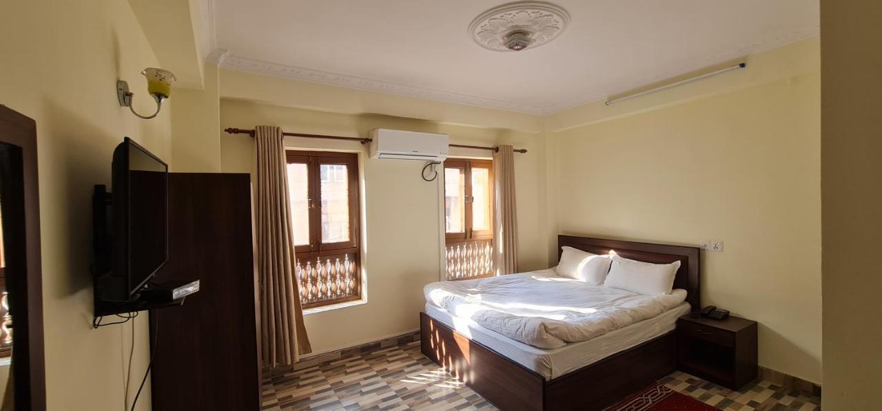 Pashupati View Hotel Kathmandu Bagian luar foto