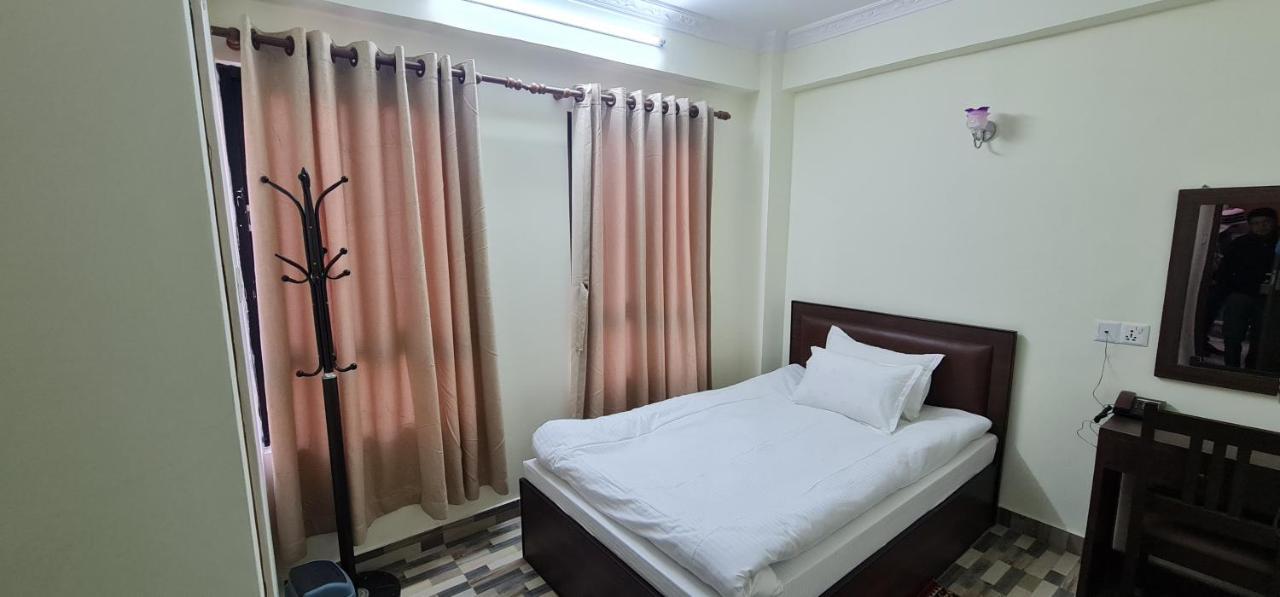 Pashupati View Hotel Kathmandu Bagian luar foto
